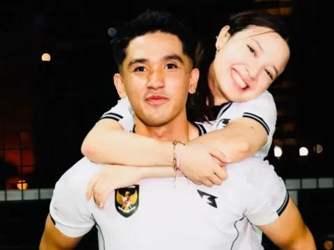 Bunga reyza akbar pacar