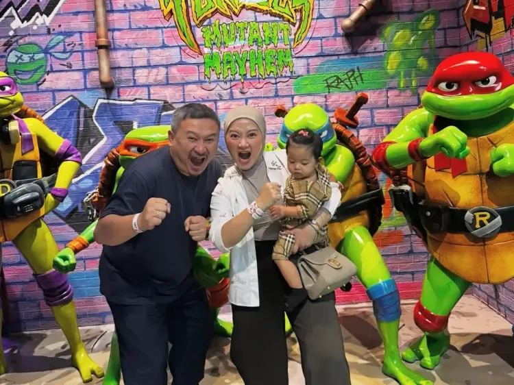 Candi Soeleman dan Allyssa Hawadi bersama buah hati Candi Soeleman dan Allyssa Hawadi bersama buah hati