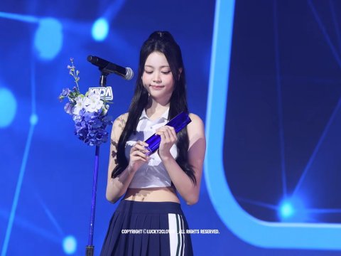 Carmen Hearts2Hearts Bawa Piala di KWDA 2026 usai Raih Female Solo Popularity Award.