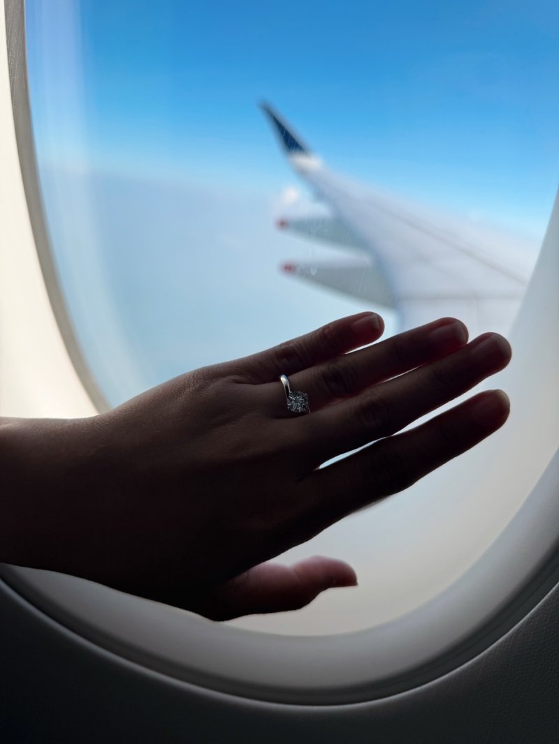 Cincin Sisil eks JKT48 Detail cincin lamaran Sisil yang berhiaskan berlian. Foto: Dok. Instagram @set1awanade