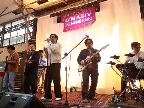 D Masiv tampil dalam konferensi pers Asia Home Run