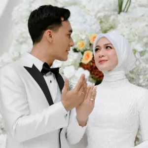 Dea Annisa dan Achmad Zacky Menikah
