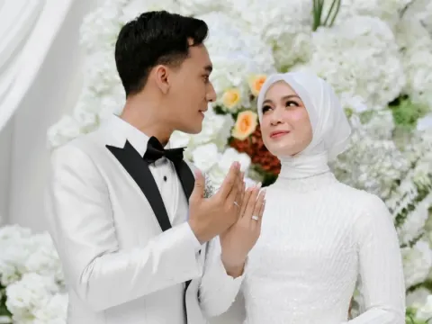 Dea Annisa dan Achmad Zacky Menikah