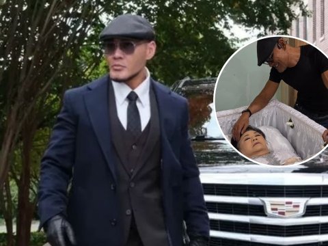 Deddy Corbuzier Tersenyum saat Ibunda Meninggal