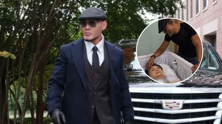 Deddy Corbuzier Tersenyum saat Ibunda Meninggal
