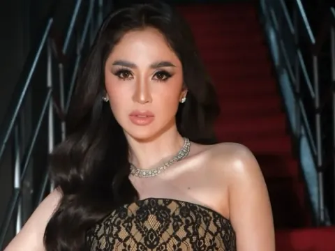 Dewi perssik