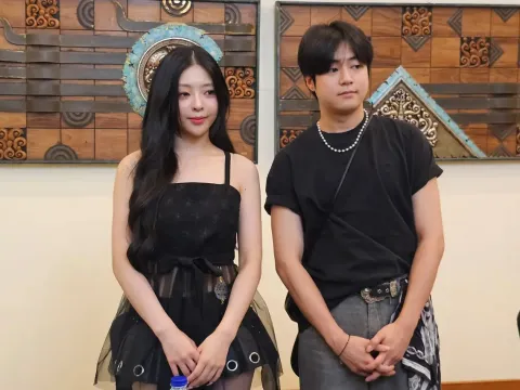 Dua idol Korea Henny dan Gunwoo saat hadir di coaching clinic Born Star Indonesia