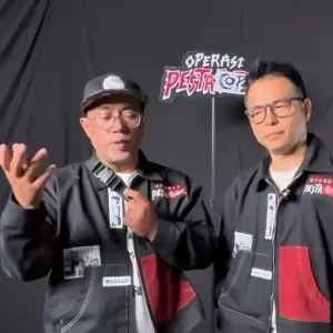Ernest Prakasa dan Sutradara Edy Khemod
