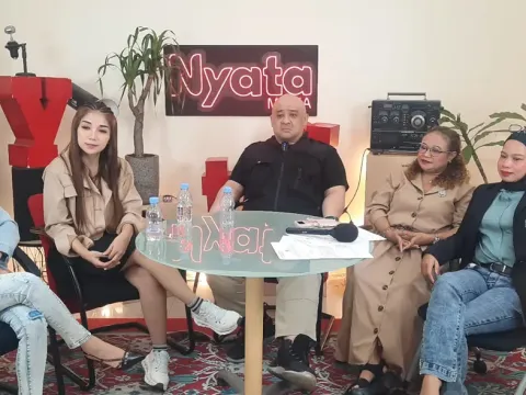 Fangfang dalam wawancara Podcast di Nyata Vivia Media