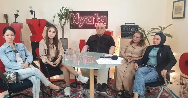 Fangfang dalam wawancara Podcast di Nyata Vivia Media