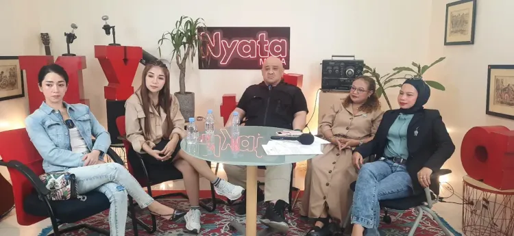 Fangfang dalam wawancara Podcast di Nyata Vivia Media