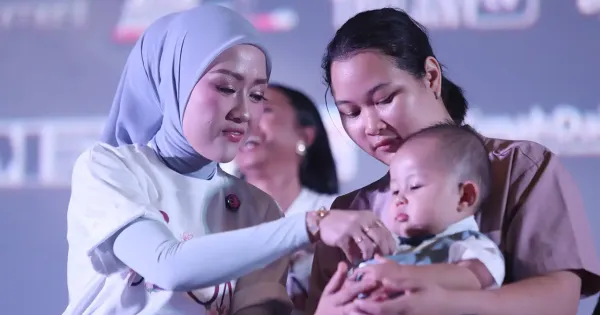 Fanny Kondoh bersama buah hatinya KazKaz