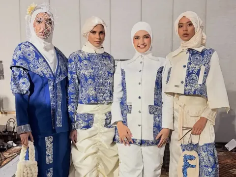 Fathimah Alatas dengan koleksi tema Moving On di IFW