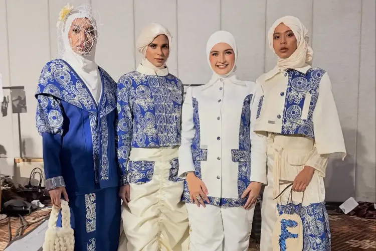 Fathimah Alatas dengan koleksi tema Moving On di IFW