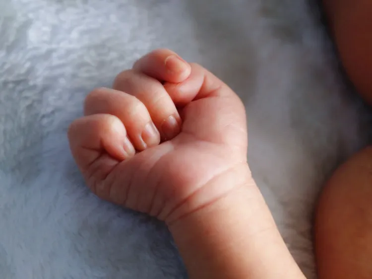 Ilustrasi bayi lahir
