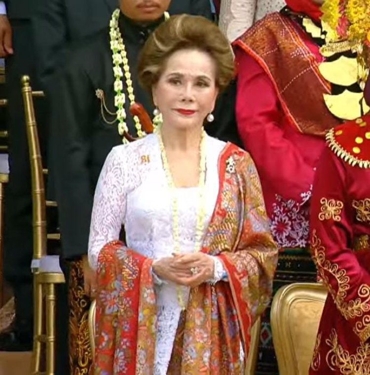 Dewi Soekarno HUT RI 81 Ratna Sari Dewi Soekarno saat menghadiri HUT ke-81 RI. (Foto: Tangkapan Layar YouTube/Sekretariat Presiden)
