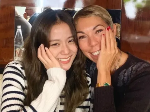 Jisoo BLACKPINK dan Mathilde Favier
