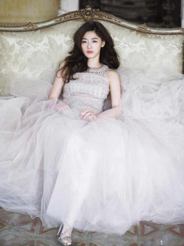 Jun Ji Hyun Prewedding Potret Jun Ji Hyun yang dijepret fotografer Kim Boha. Foto: Dok. X @tang__kira