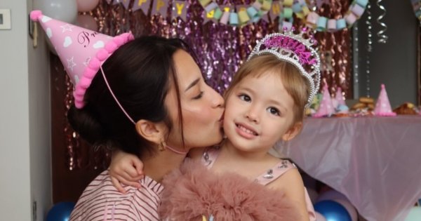 Kamari Ulang Tahun Ke-3, Jennifer Coppen Bagikan Pesan Menyentuh Kamari Ulang Tahun Ke-3, Jennifer Coppen Bagikan Pesan Menyentuh