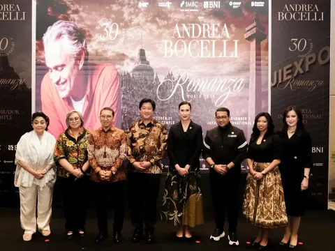 Konferensi Pers tur Andrea Bocelli di Candi Borobudur