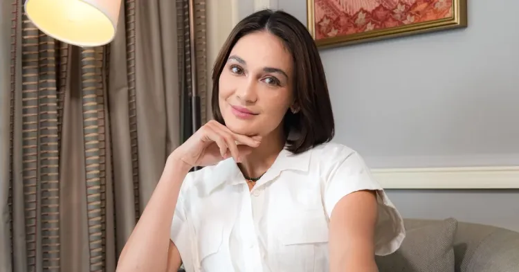 Luna Maya (2)