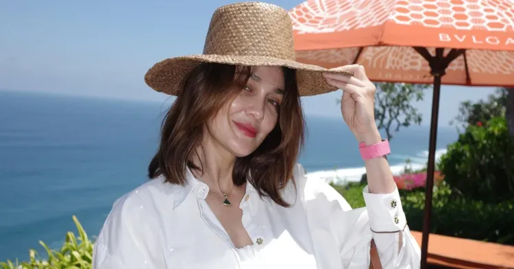 Luna maya hamil