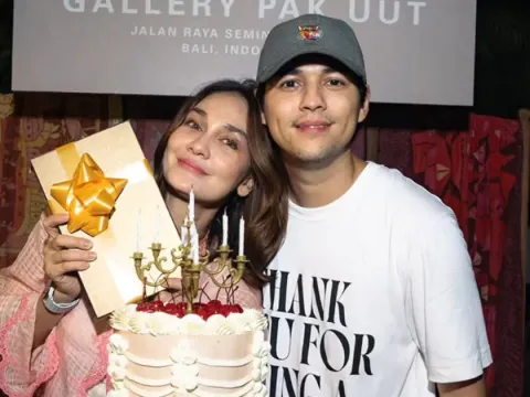 Luna Maya Ulang Tahun 43