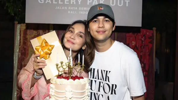 Luna Maya Ulang Tahun 43