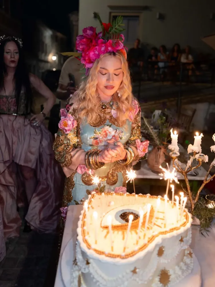 Madonna merayakan ulang tahun yang ke-68. Foto: Dok. Instagram @madonna