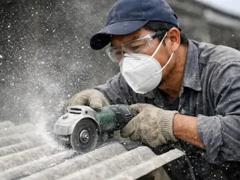 Material asbes masuk dalam kategori karsinogen