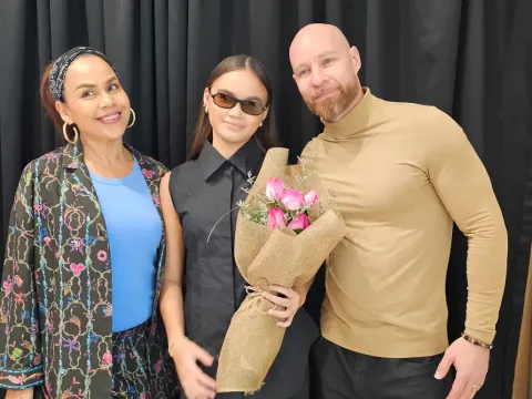Melaney Ricardo dan suami Tyson Lynch bersama putrinya Chloe Valentine Lynch