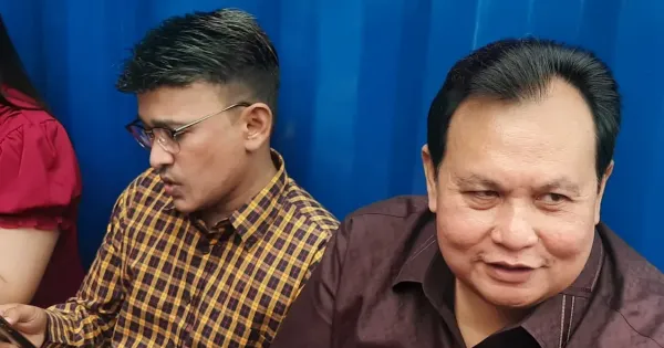 Minola Sebayang saat mendampingi Ruben Onsu di Pengadilan Negeri Jakarta Selatan
