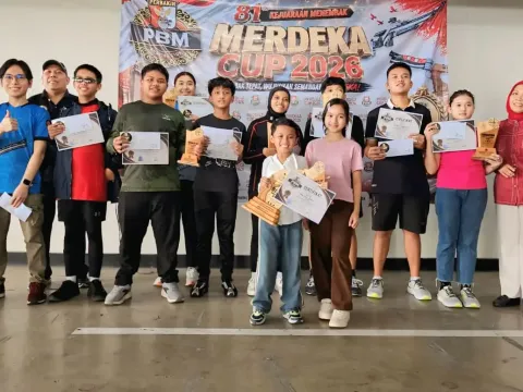 Parama Hansa Abhipraya saat meraih penghargaan menembak