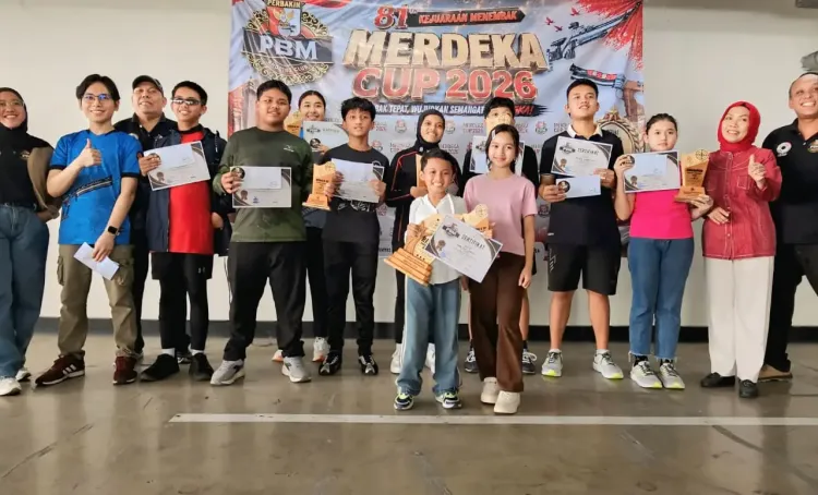 Parama Hansa Abhipraya saat meraih penghargaan menembak