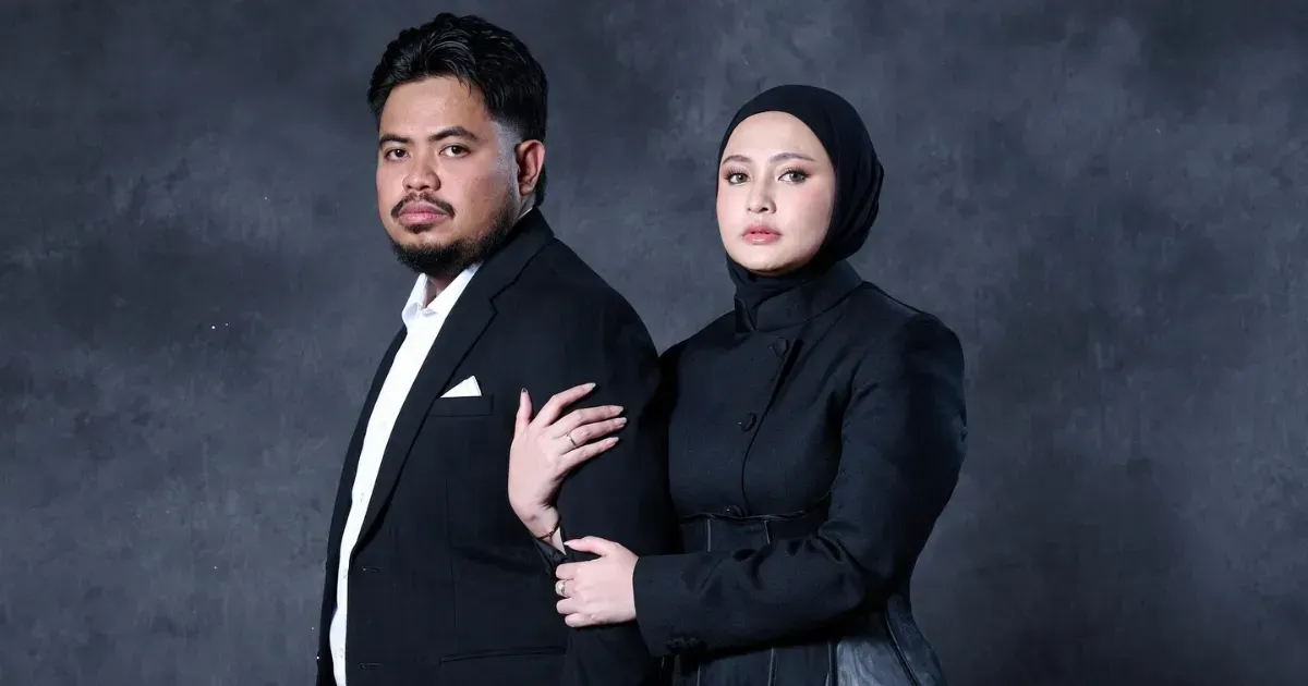 Rigen Rakelna dan Istri
