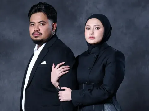 Rigen Rakelna dan Istri