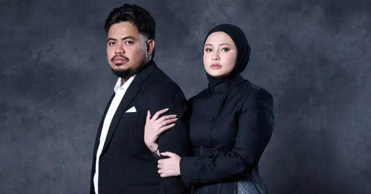 Rigen Rakelna dan Istri