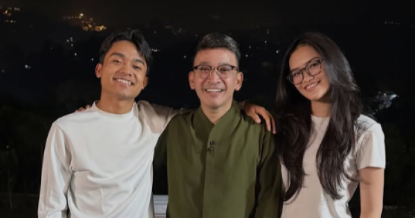 Ruben Onsu Ulang Tahun Dirayakan Bentrand. Foto: Instagram @betrandpetoputraonsudan Tim Ruben Onsu Ulang Tahun Dirayakan Bentrand. Foto: Instagram @betrandpetoputraonsudan Tim