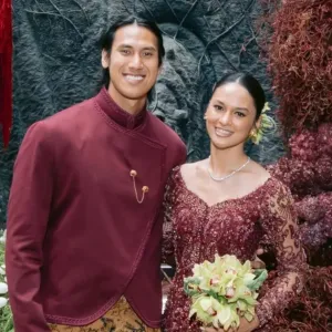 Sean Gelael dan Hana Malasan Lamaran