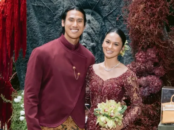 Sean Gelael dan Hana Malasan Lamaran