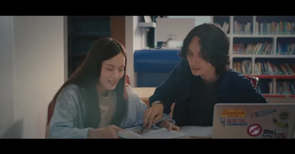 Shanna Shannon dan Samo Rafael dalam Film Dan Bandung Shanna Shannon dan Samo Rafael dalam Film Dan Bandung