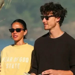 Shawn Mendes dan Bruna Marquezine (7)