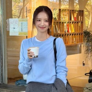 Soft Blue Jadi Warna Pakaian yang Identik dengan Kepribadian Introvert