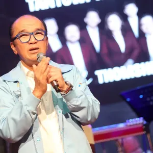 Tantowi Yahya dalam konferensi pers Strings of Equator