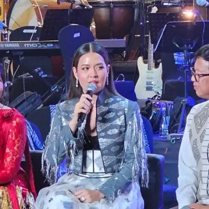 Yura Yunia dan Raisa dalam konferensi pers Hikayat Srikandi Nusantara
