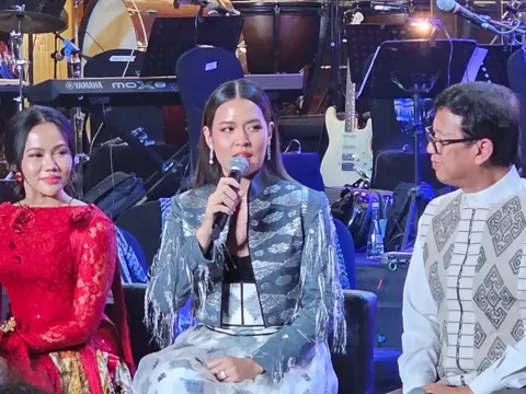 Yura Yunia dan Raisa dalam konferensi pers Hikayat Srikandi Nusantara