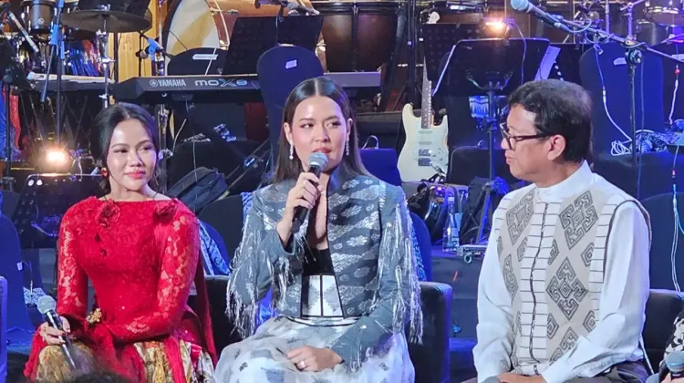 Yura Yunia dan Raisa dalam konferensi pers Hikayat Srikandi Nusantara