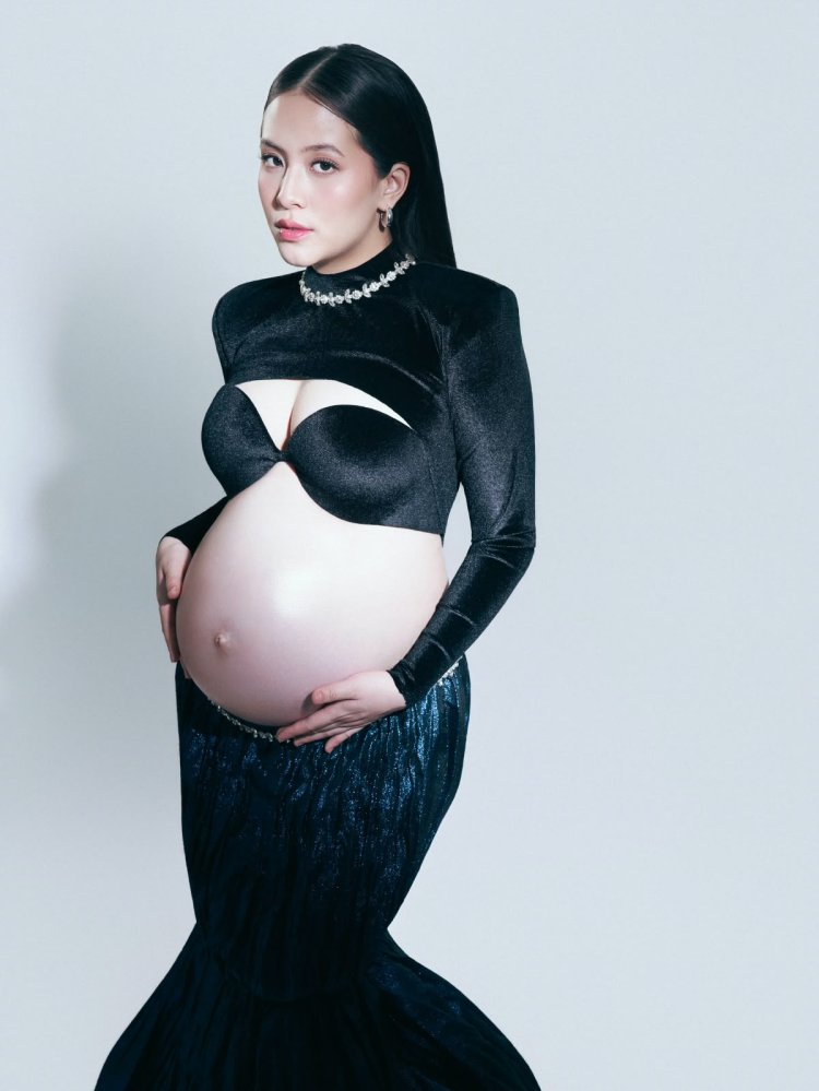 Adhisty Zara Maternity Shoot (2) Adhisty Zara memamerkan baby bump. Foto: Dok. Instagram @zaraadhsty