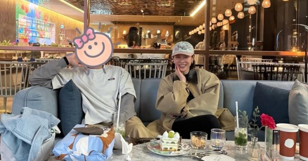 Alasan Son Ye Jin tutupi muka Hyun Bin pakai sticker Alasan Son Ye Jin tutupi muka Hyun Bin pakai sticker