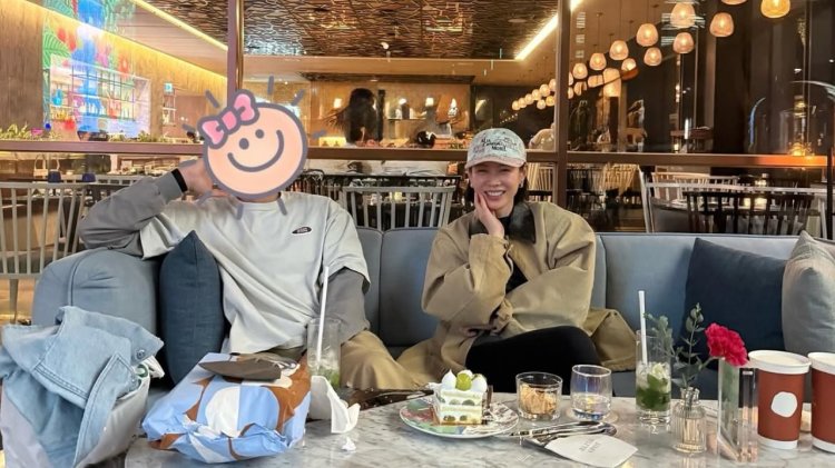 Alasan Son Ye Jin tutupi muka Hyun Bin pakai sticker